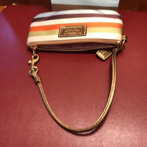 Coach wristlet - Picture 5 of 7